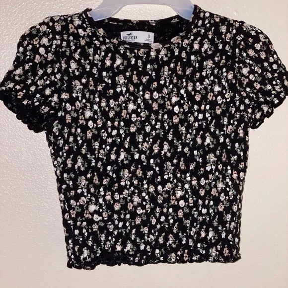 basic top🖤 - Picture 1 of 3